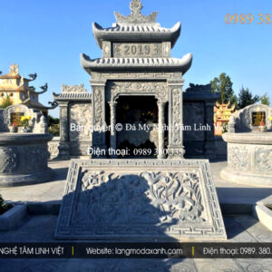 Chiếu đá nguyên khối đẹp đặt tại khu lăng mộ ở Lào Cai