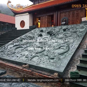 Chiếu đá xanh rêu hoa văn long phụng tại Đắk Lắk