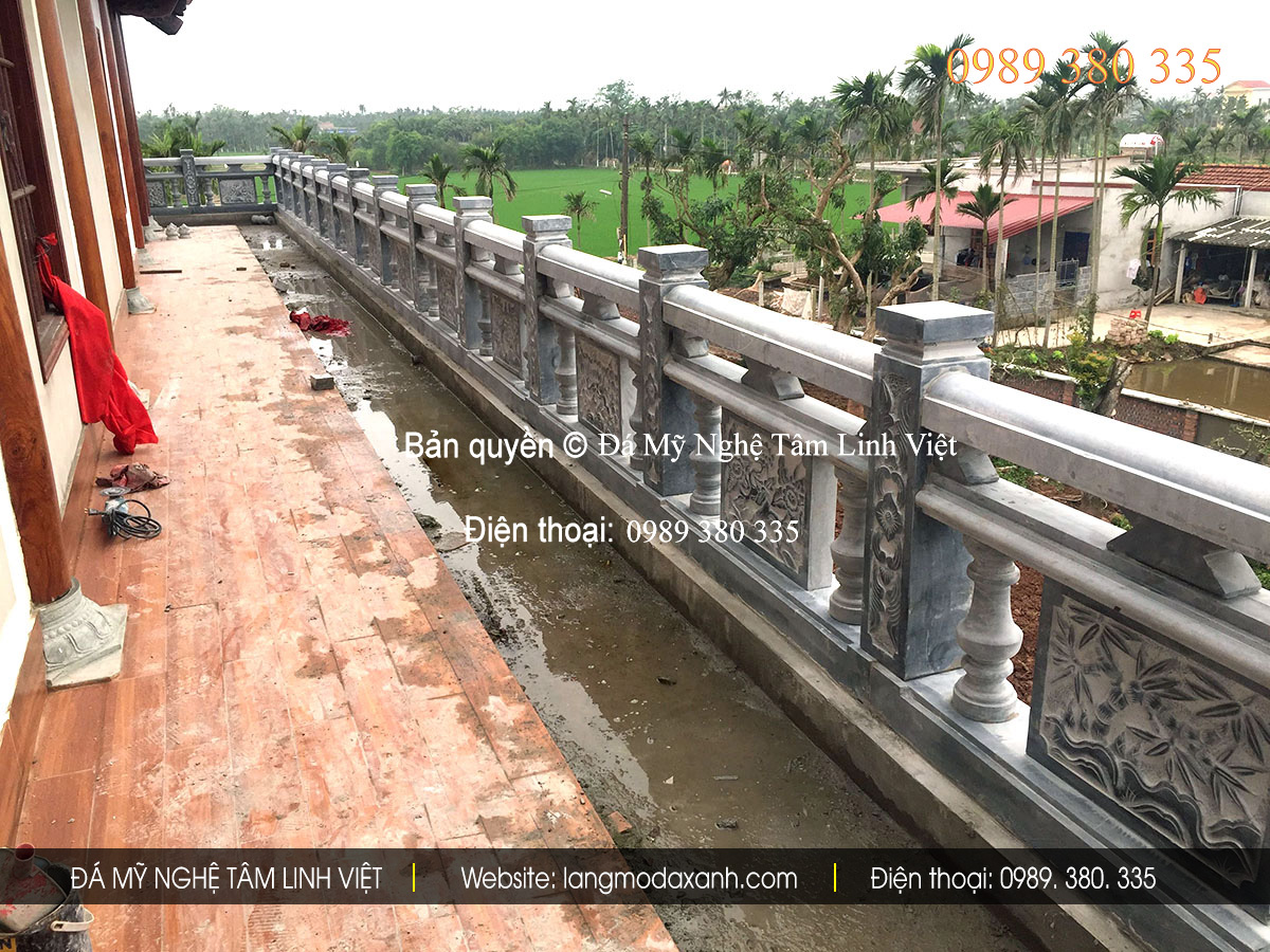 Lan can đá nhà thờ họ chạm khắc hoa văn