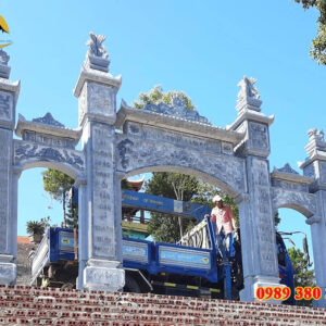 Mẫu cổng đá đẹp TP. Hồ Chí Minh làm từ đá xanh tự nhiên nguyên khối, hoa văn chạm khắc tinh xảo