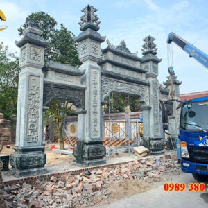 Mẫu cổng đá đẹp Lâm Đồng làm từ đá xanh tự nhiên, chạm khắc hoa văn tinh xảo