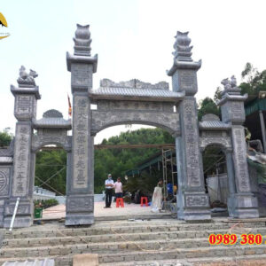 Mẫu cổng đá đẹp Quảng Trị bằng đá xanh tự nhiên, chạm khắc hoa văn truyền thống